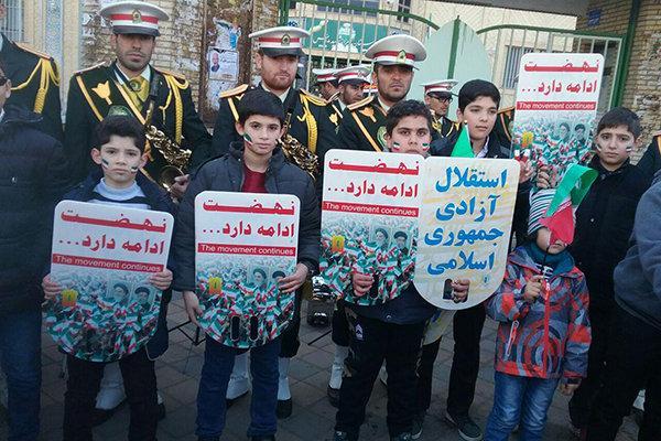 حضور در راهپیمایی 22 بهمن پاسخ کوبنده برابر عربده کشی آمریکا است
