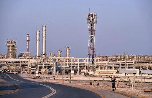 عربستان صادرات نفتش را تا 10.6 میلیون بشکه بالا می برد، قیمت نفت سقوط کرد