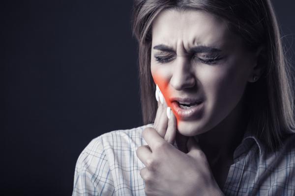 9 راه حل برای رهایی از دندان درد در شب